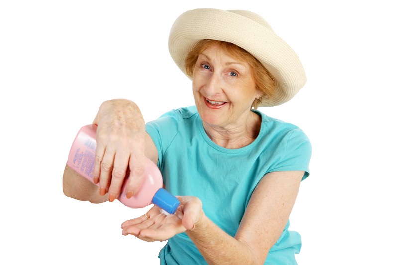 Senior woman applying sunscreen | Comfort Keepers Calgary | BLOG POST | How to Protect Senior's Skin During The Summer Months