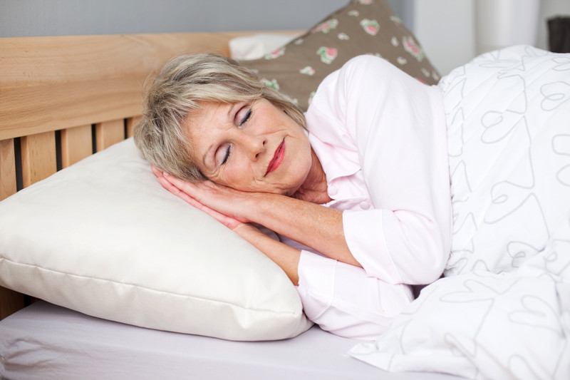 How Much Sleep does a Senior Need? | Comfort Keepers Edmonton | BLOG POST | Senior sleeping in bed on side