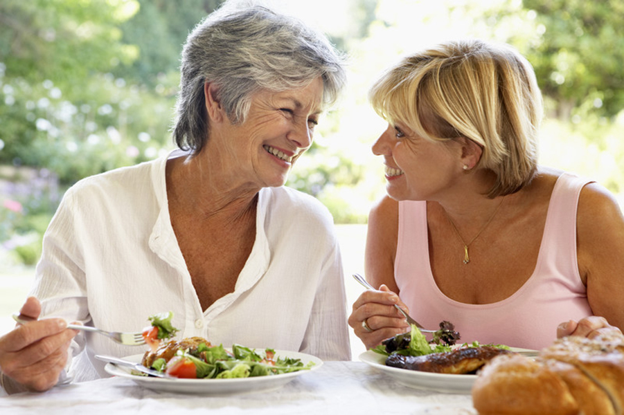 Senior woman and Caregiver enjoying a meal | Foodborne Illness | BLOG POST | Comfort Keepers Vancouver