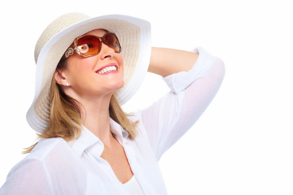 Senior with sun hat and sun glasses on looking toward the sky | Senior Eye Health | Comfort Keepers Vancouver | BLOG POST